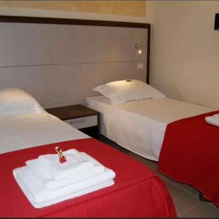 Deluxe Bed & Breakfast *